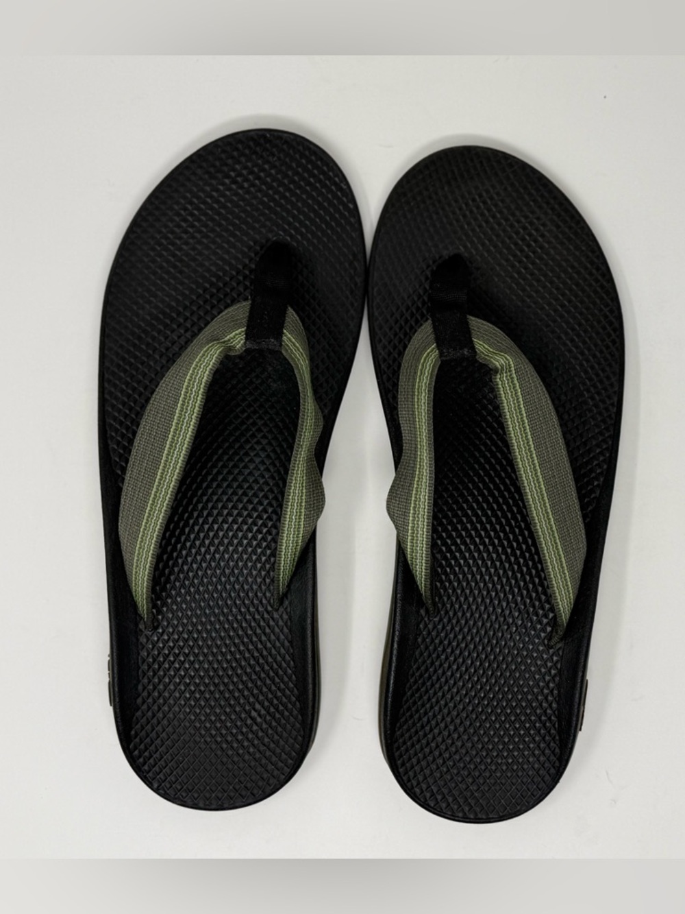 Chaco Men’s Flip Flops Size 12 – Black w/ Green Strap